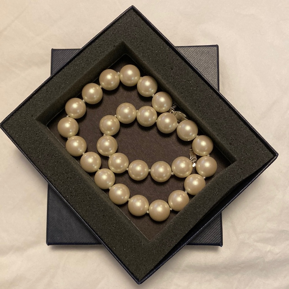Brooks Brothers , new costume jewelry pearl necklace in cream